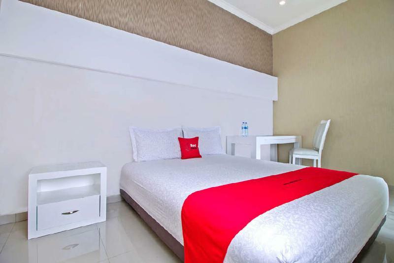 Reddoorz @ Pulomas Hotel Jakarta Exterior foto