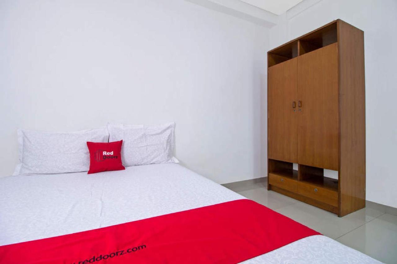 Reddoorz @ Pulomas Hotel Jakarta Exterior foto