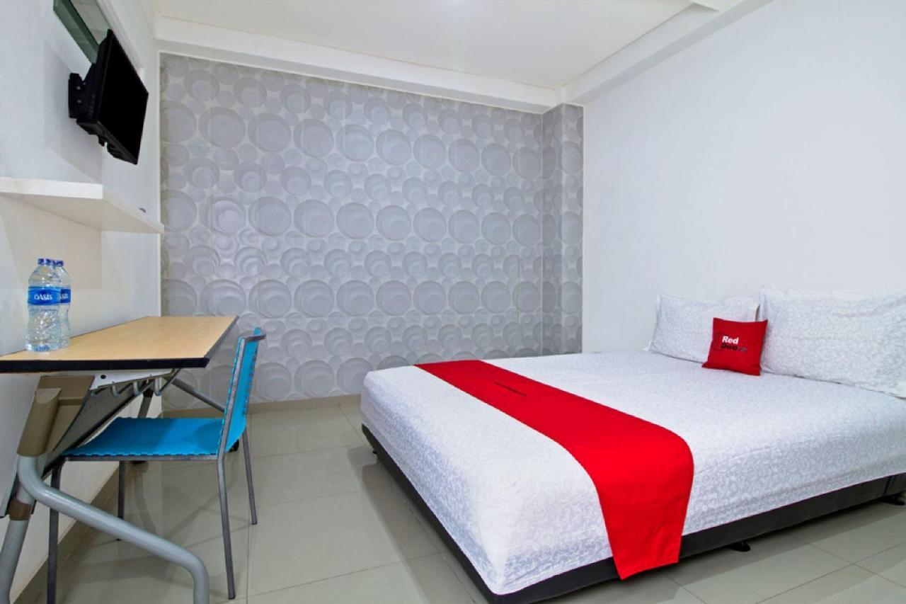 Reddoorz @ Pulomas Hotel Jakarta Exterior foto